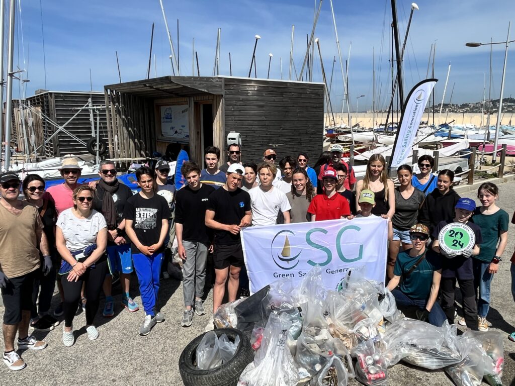 Photo de groupe au club de voile ASPTT
